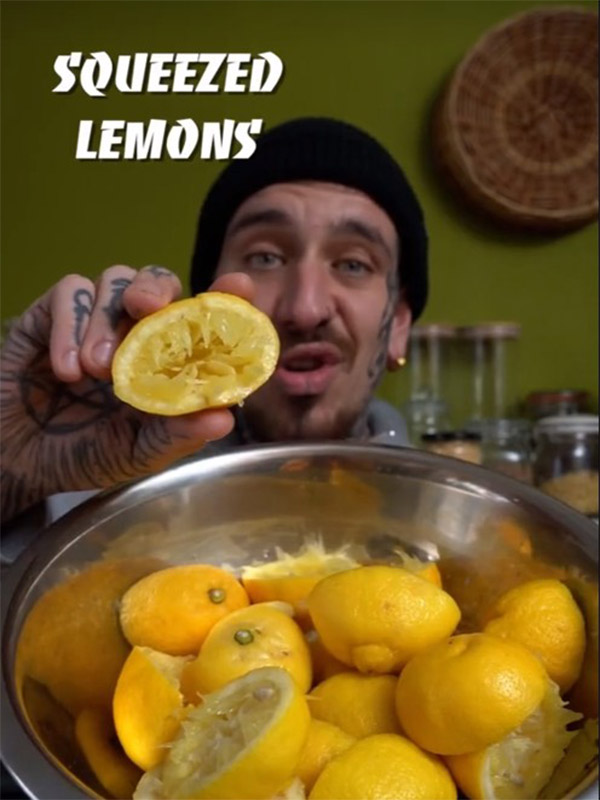 Screen di un video TikTok sul profilo ufficiale di Spicy Moustache